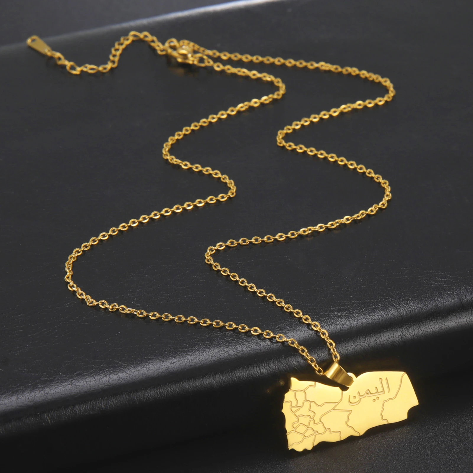 Collier Pendentif Carte du Yém - Steel Chain avis et prix