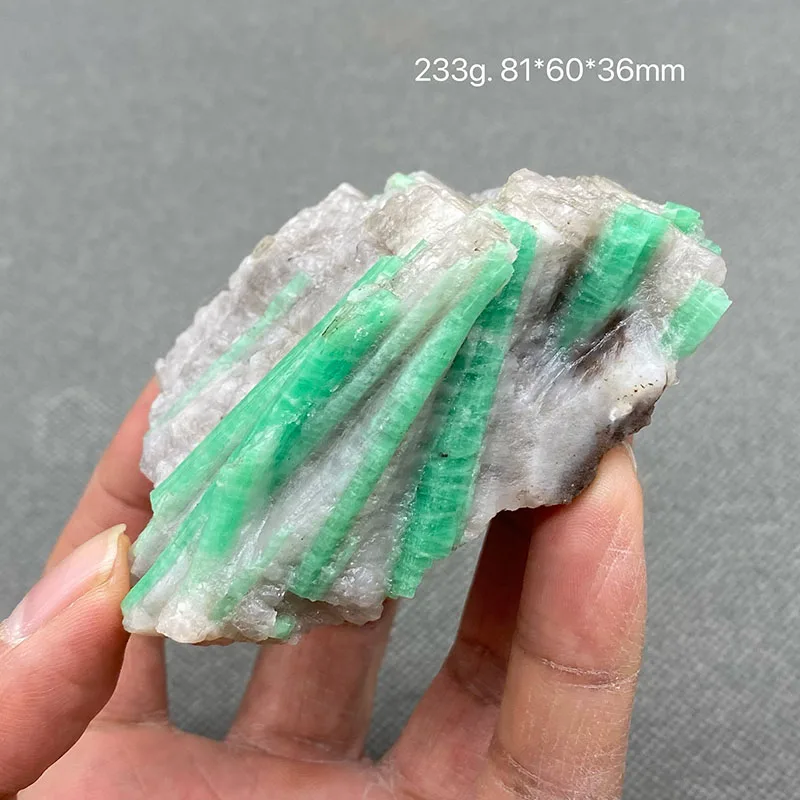 100% Natural green emerald mineral gem-grade crystal specimens stones and crystals quartz crystals