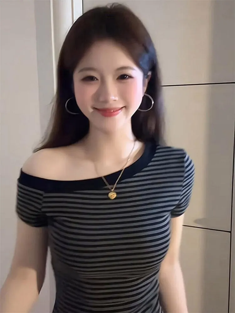 

Retro American Bla White Stripe Asymmetrical ort Sve T irt Women's Slimming Unique Sli Summer Faion Top