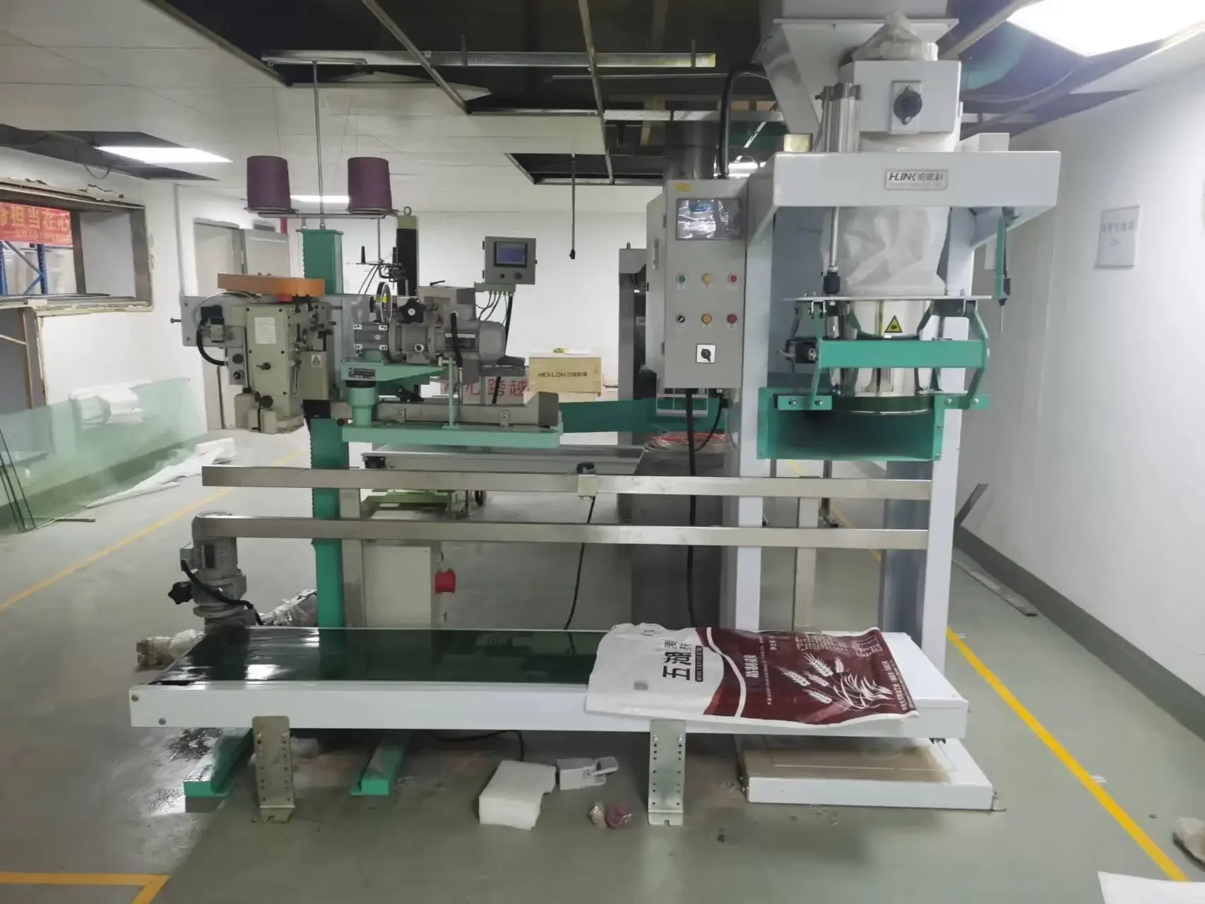 Promotion price Semi-automatic 25kg 40kg 50kg Bran Wheat-middlings filling folding sewing Machine Packaging Product Line