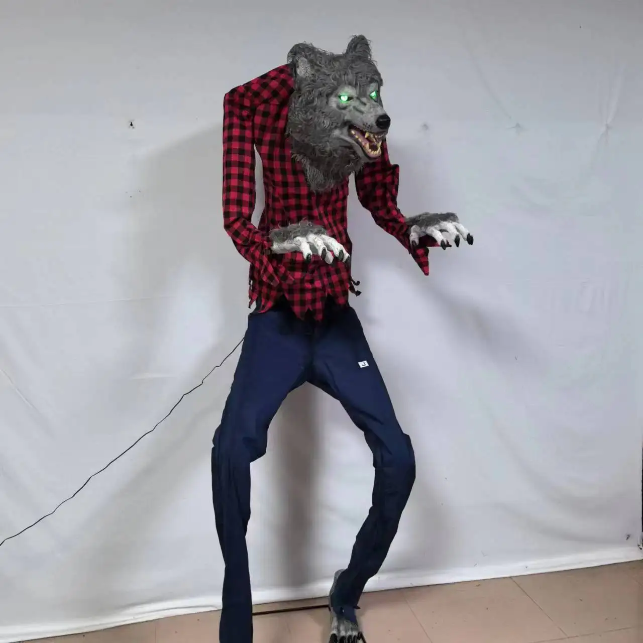 

Plaid clothes werewolf halloween horror room props bar haunted house trick decoration