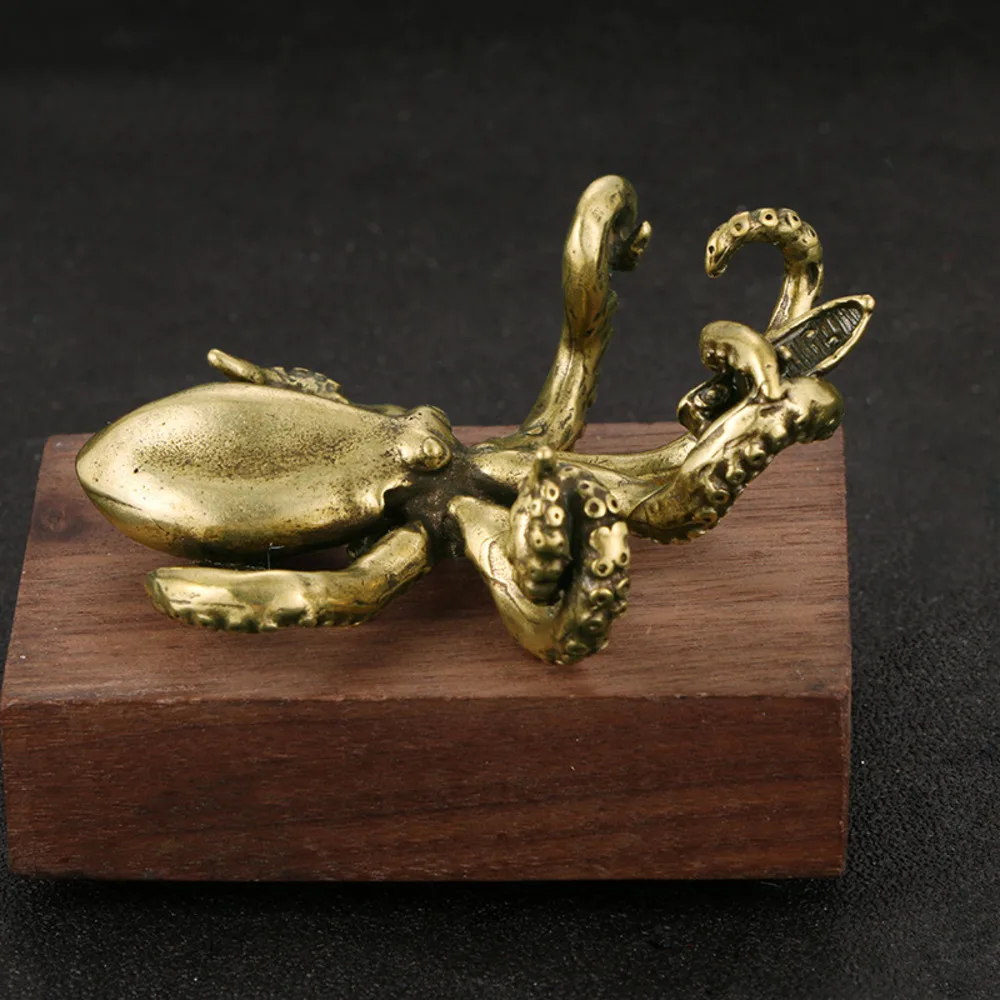 Do Old Imitation Ancient Octopus Brass Decoration Trick Table Tea Pet Decoration Octopus Bronze Carving Hand Wholesale