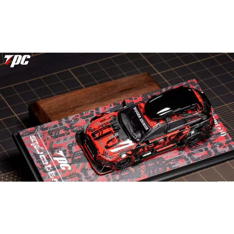 tpc-1-64-audi-rs6-snow-version-die-casting-alloy-car-model-front-cover-can-be-opened-as-a-gift-for-boys-to-collect-souvenirs
