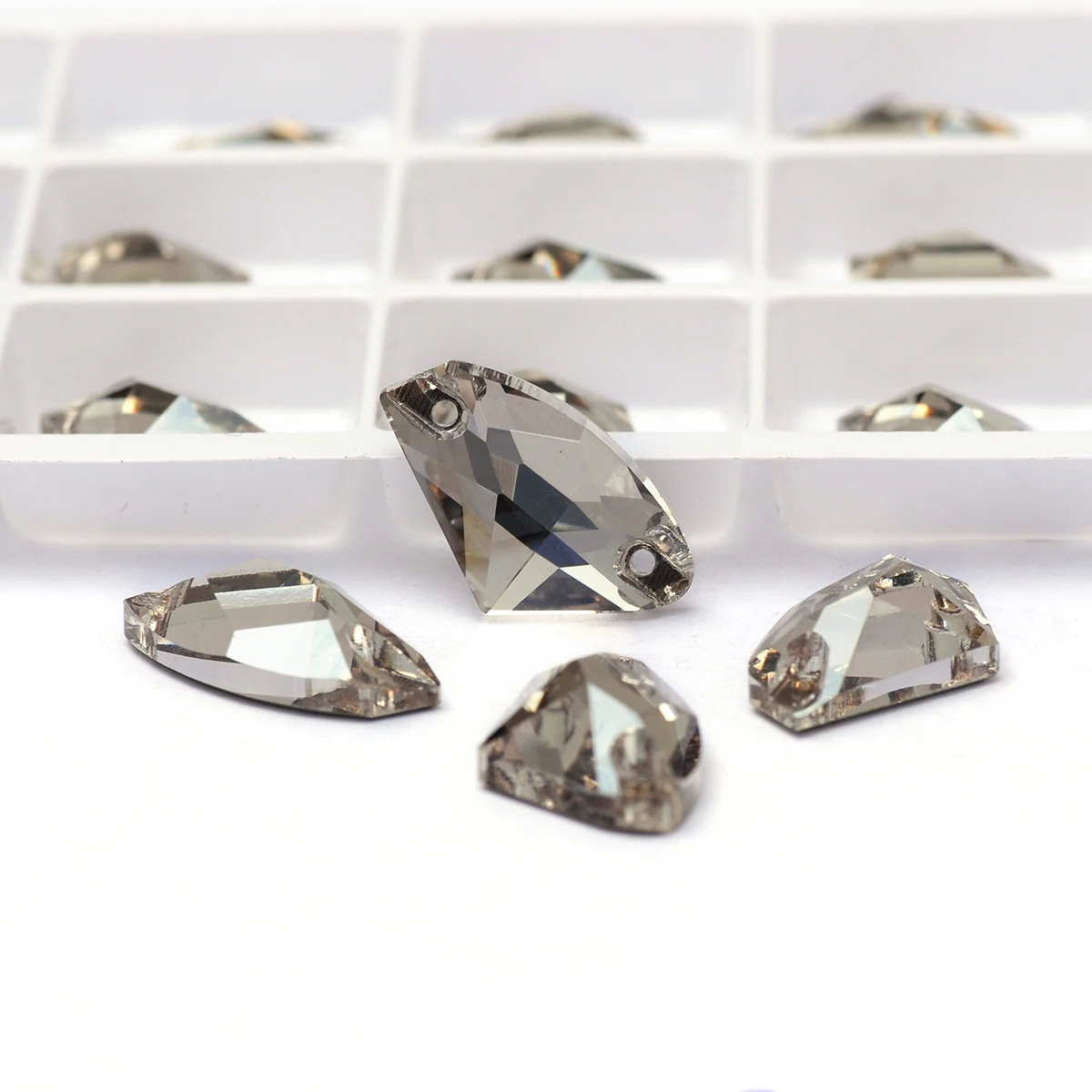 Pubrilex Sortierte Formen Satinfarbene Strasssteine Flache Rückseite Strass-Glassteine zum Aufnähen für Kleider- und Kleidungsdekorationen – Detail 3