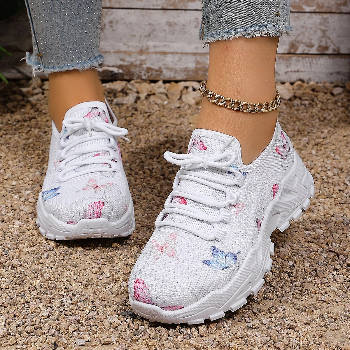 Women's walking sneakers: lightweight, breathable, casual shoes with soft, non-slip soles.