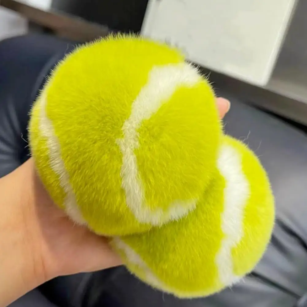 Brelok do kluczy z piłką tenisową Sportowe zawieszki Metalowy pierścień Odstresowanie Fuzzy Round Squeeze Ball Brelok do kluczy Plush Ball Pendant