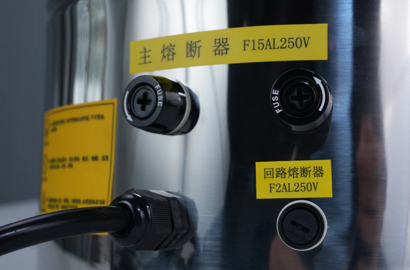 

24L Large Capacity B-Series Autoclave Automatic Steam Sterilizer with 2.2mm 304 SS Tank Water Leveler & Overvoltage Protection