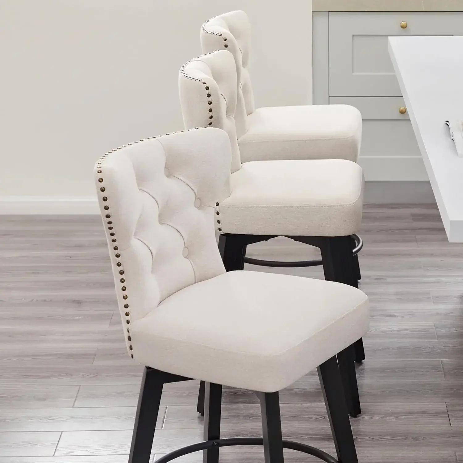 [عرض لفترة محدودة، اشترِ الآن! ]مقاعد مرتفعة للبار مقاس 26 بوصة منجدة بأزرار معنقدة ومقاعد دوارة مع ظهر للمطبخ