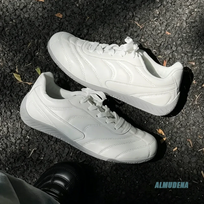 Fashion Flat Thin Sole Lace Up Casual Shoes Retro Men's Leather Low Top Sneakers Outdoor New Comfortable Stitched Panel Shoes