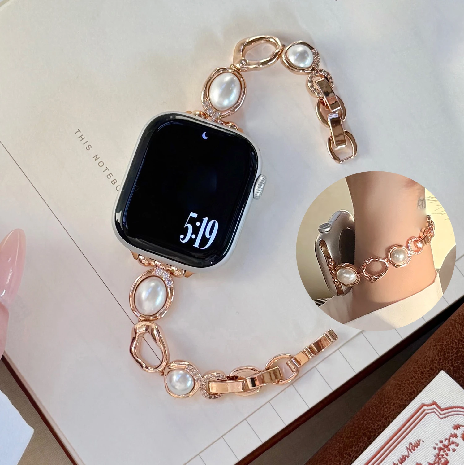 

Металлический ремешок с жемчужными вставками, совместимый с Apple Watch 49/45/46/42/38 мм S11/S8/S9/S10/SE-1, высококачественный женский металлический ремешок.