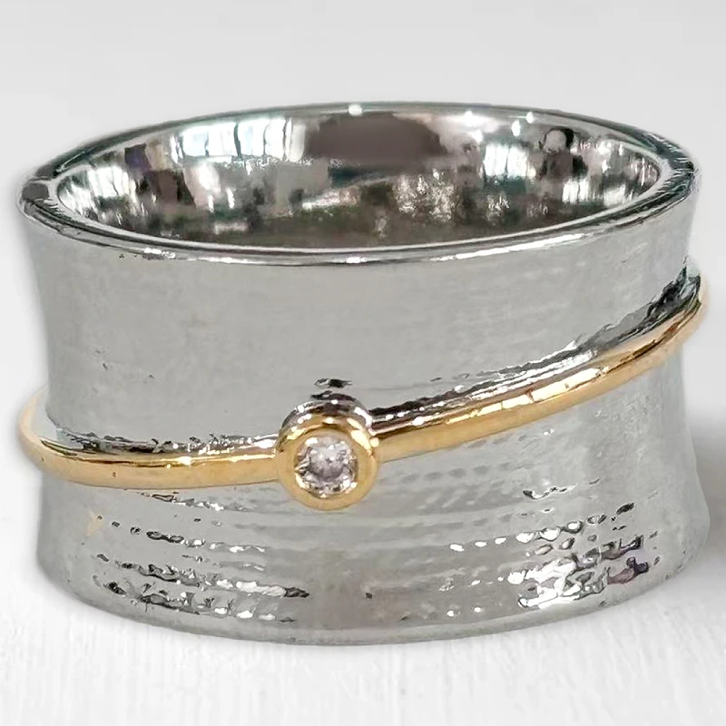 Huitan Wunderschöner Damenring mit geometrischem Design, zweifarbig, Damen-Accessoires, eingelegt mit glänzendem CZ, modisch, für Partys, Vintage, besonderer Schmuck