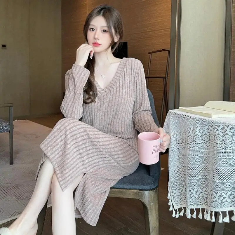 Spring Autumn New Loose Long Sleeved Mid Length V-Neck Nightgown with A Stylish Luxurious Feel Soft Comfort Home Wear Nightgown
