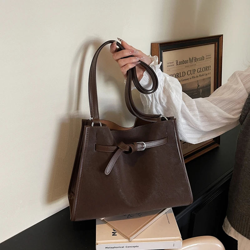New Large Capacity With Inner Bag Solid Shoulder Women's Bag Versatile Vintage Underarm Bag Autumn 2026 New Arrival Tote Bag