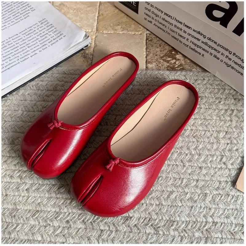 Spring Autumn New Women's Tabi Ninja Slides Flat Shoes Parted Split Toe Pig Hoof Slippers Lazy Horse Hoof Rubber Sole  Mules