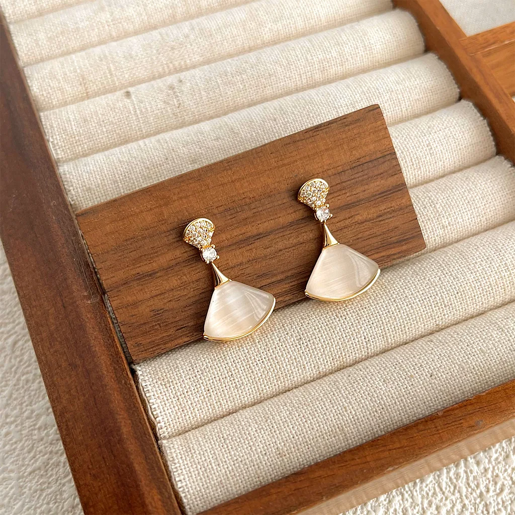 DIY accessories Vintage fan-shaped zircon earrings women's French light luxury windshield opal pearl necklace jewelry set index view 4