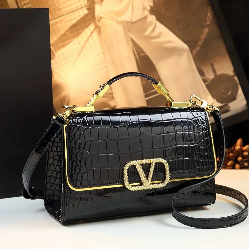 

Fashionable Letter Logo Retro Diaper Bag For Women Elegant Leather Crossbody Handbag Designer Trendy Vintage Messenger Purse