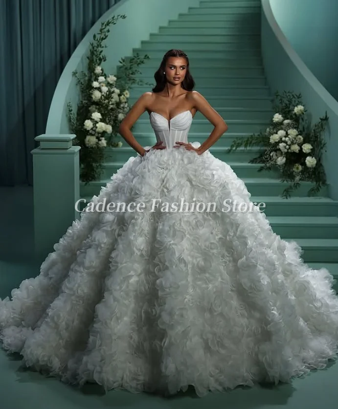 فساتين زفاف عربية فاخرة مخصصة بدون حمالات مشد بحاشية زهرية طويلة بطول الأرض فساتين زفاف الشرق الأوسط