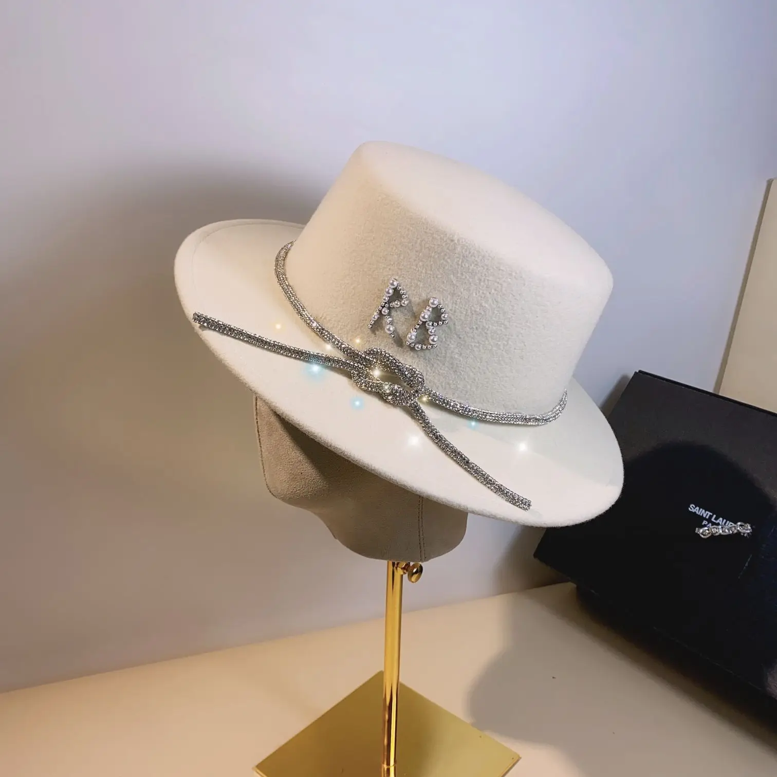 Spring and Autumn Street Pearl RB Rhinestone Jazz Hat Vintage Elegant European Station High-end Wool Flat Top Hat