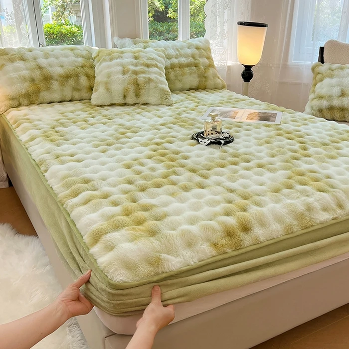 

2025 New Class A Imitation Rabbit Plush Bed Hat Crystal Velvet Mattress Cover Thickened and Warm Milk Velvet Bedspread