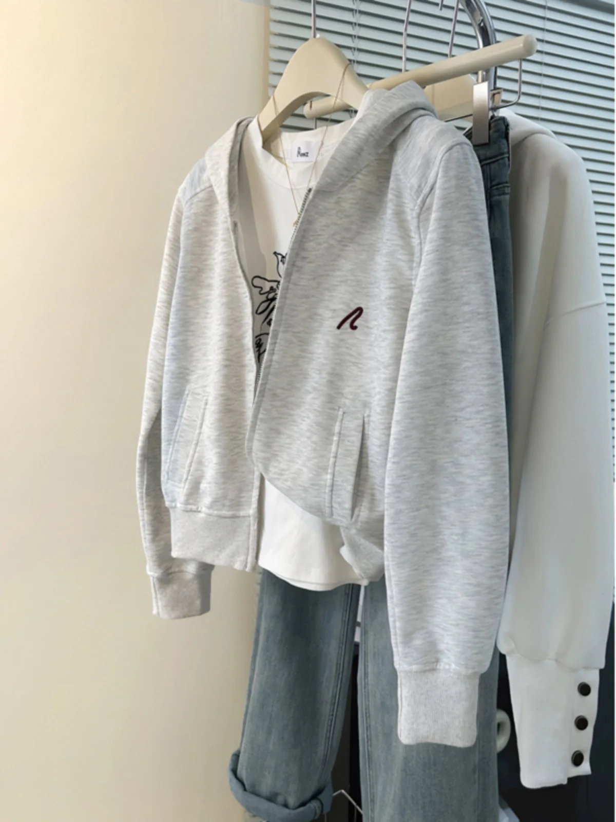 

Корейский тонкий осенний кардиган-худи на молнии для женщин, модный укороченный свитшот с капюшоном