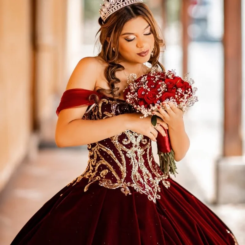 

burgundy Quinceanera Dress crystal off-shoulder sequins decal vestidos de 15 Quinceanera ﻿Customized