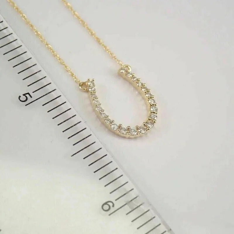 925 silver pendant, fully set with moissanite. Comes with a certificate. Ideal as a gift for lovers, holidays, birthdays, Christ