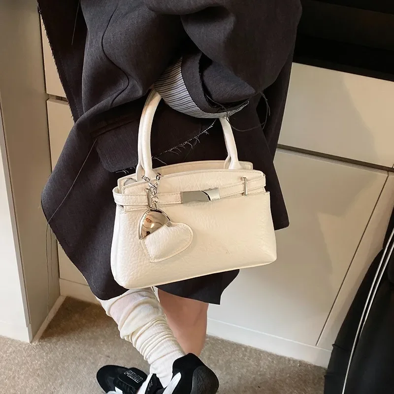 

Premium Shearling-Lined Leather Shoulder Bag - Winter Women's Handbag with Cozy Texture & Snowflake Charm