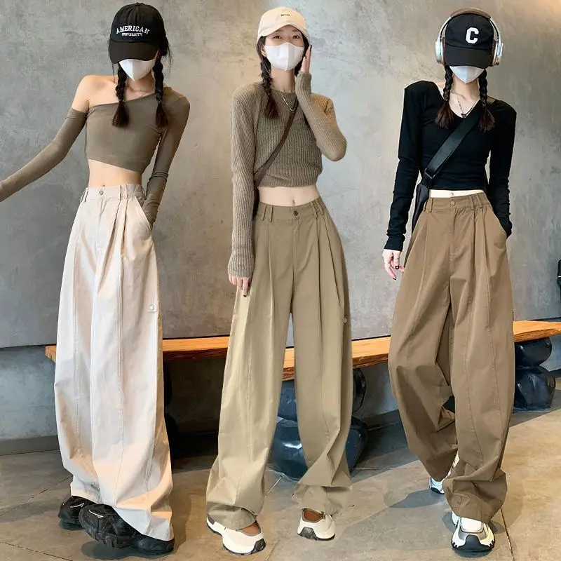 

Chic Utility Cargo Pants. High-waisted & wide-leg for a trendy, versatile look.