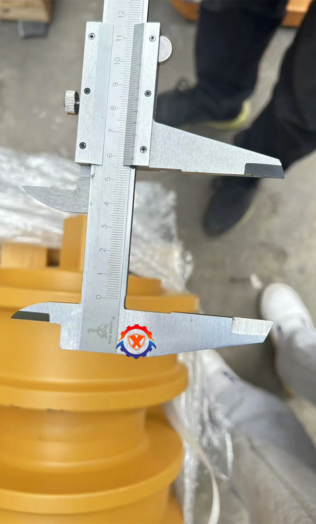 D7H D7R Excavator Parts Upper Roller 550-0278 5500278 551-2067 5512067 Top Carrier Roller With High Quality