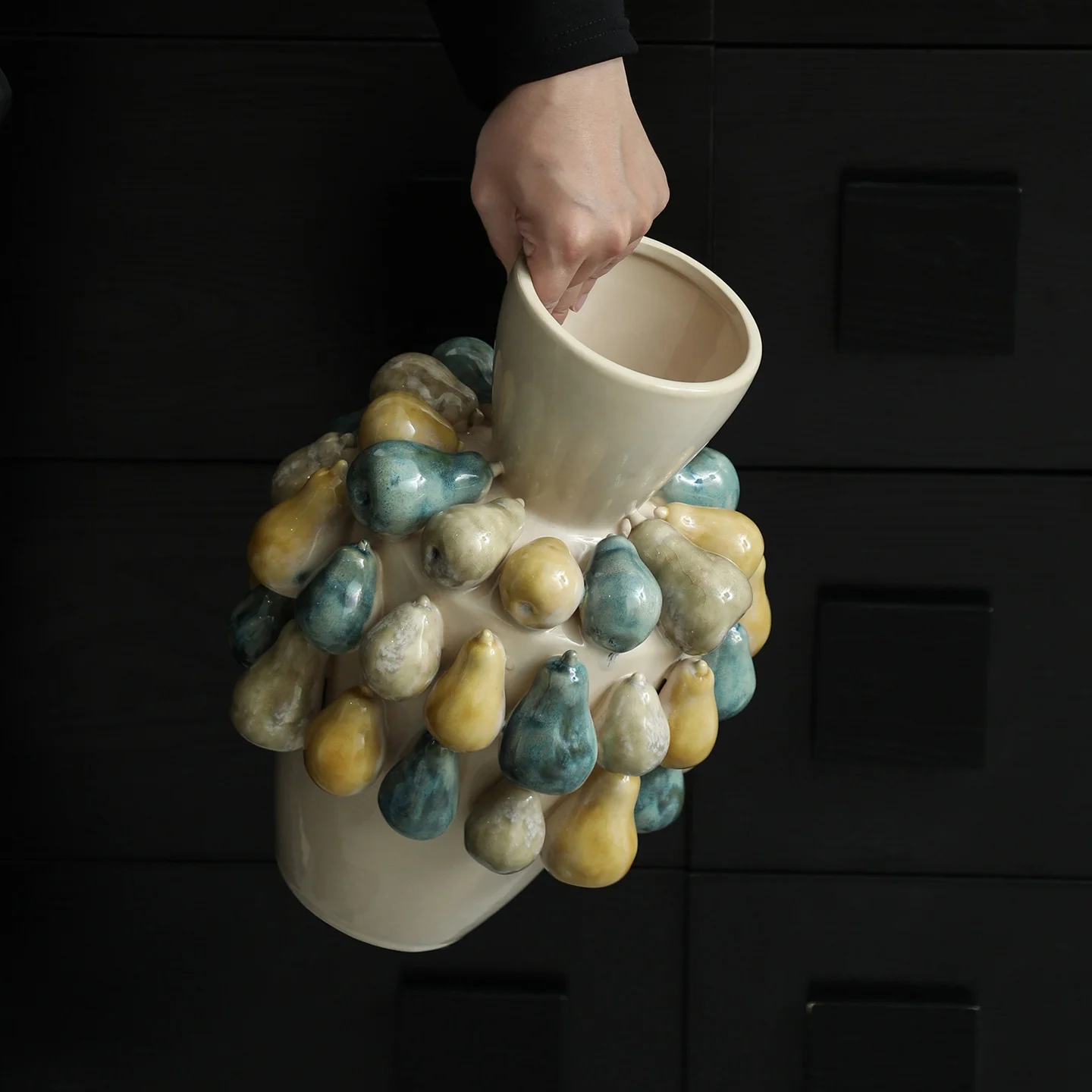 Handmade Fruit Embellished Ceramic Vas 3D Embellished Pear Accent Flower Vase For Home Commercial Hotel Decor