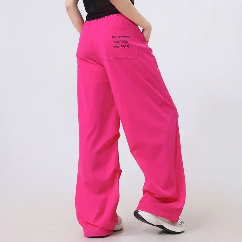 Moda stampata lettera tasche impiombate pantaloni casual abbigliamento femminile 2025 primavera estate nuovi pantaloni cargo elastici a vita alta larghi