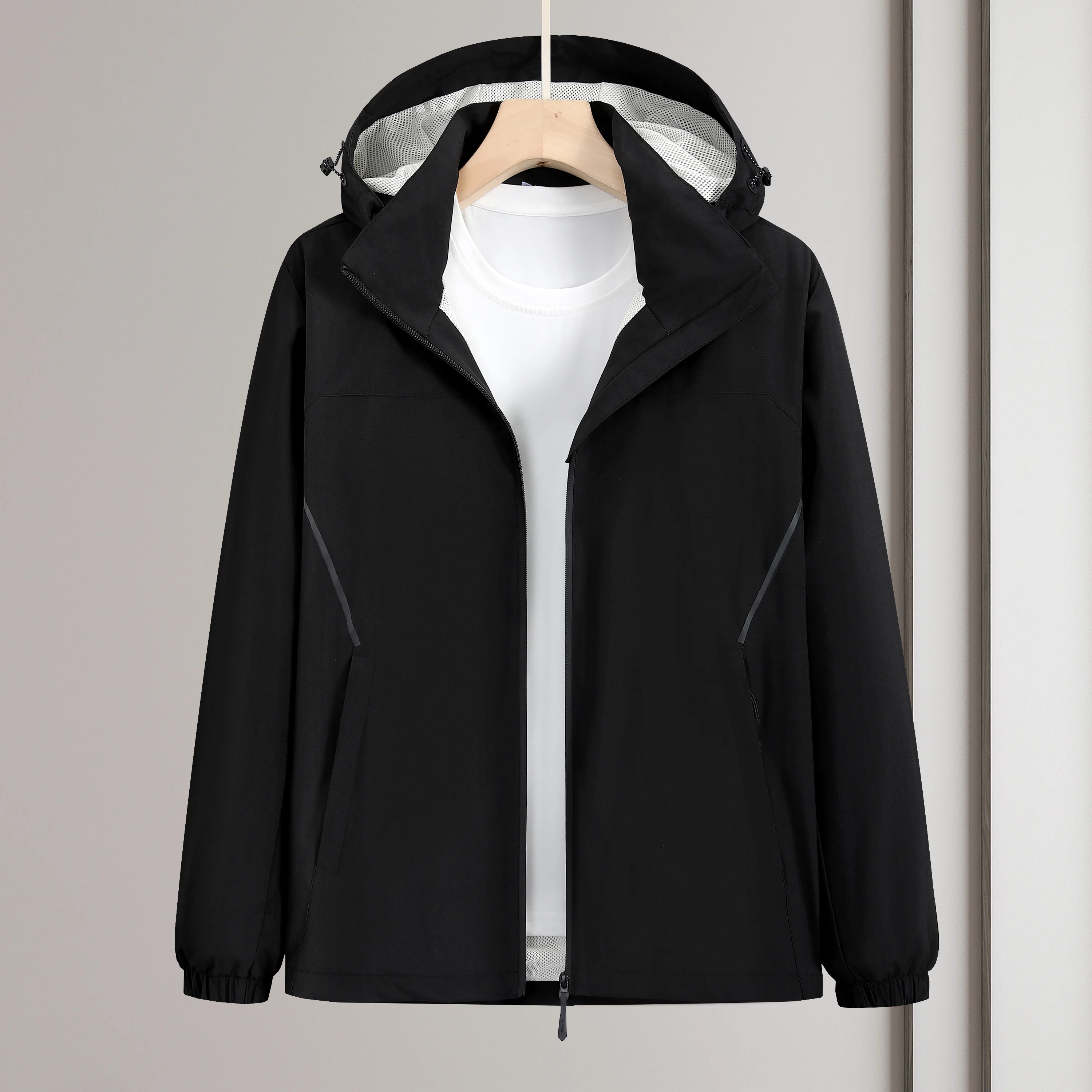 

2025 Summer and Autumn New Men's and Women's Outdoor Jackets Soft Shell Three-proof Jackets Sports Breathable Long-sleeved Tops