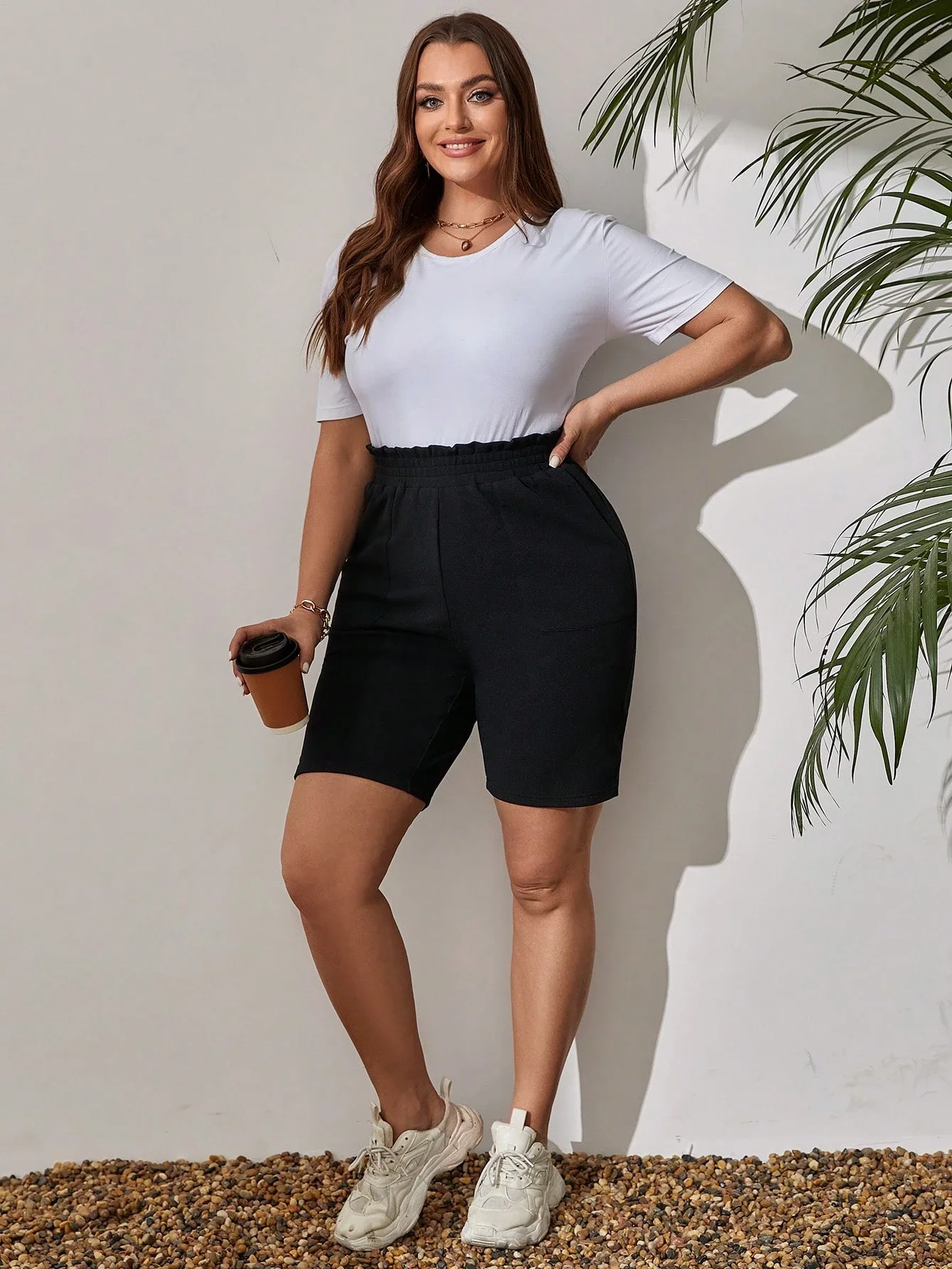 

Женские черные шорты больших размеров с эластичной резинкой на талии для повседневной носки весной и летом