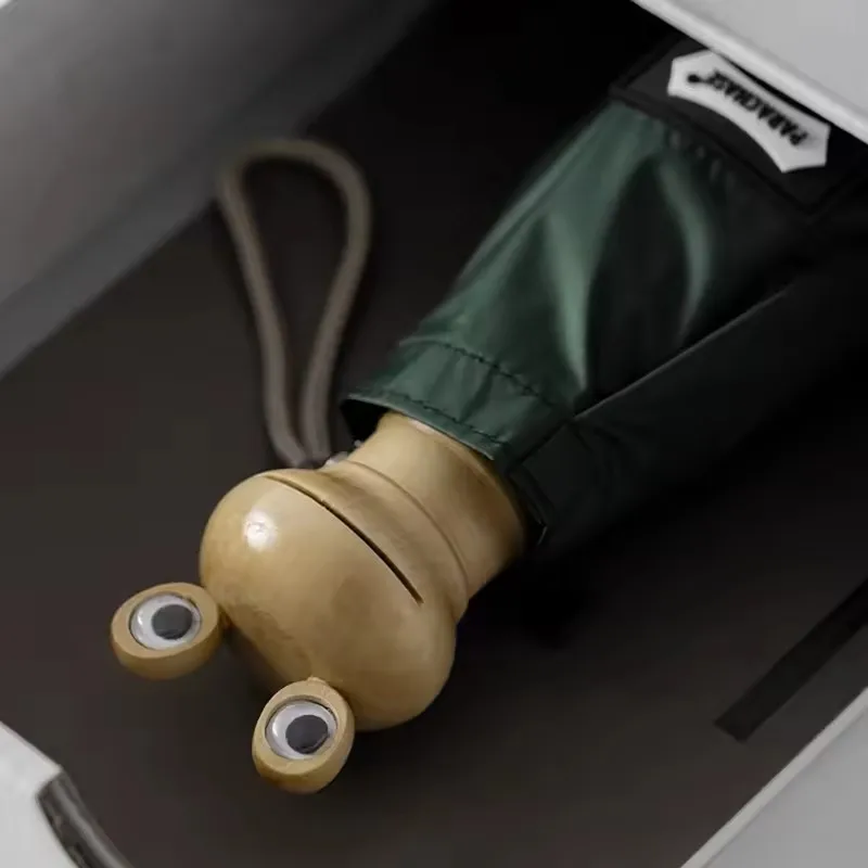 Parachase Parasol Vrouw UV-bescherming, Kikker Houten Handvat Leuke Paraplu Zonnescherm, Winddicht 420T Pocket Mini Paraplu