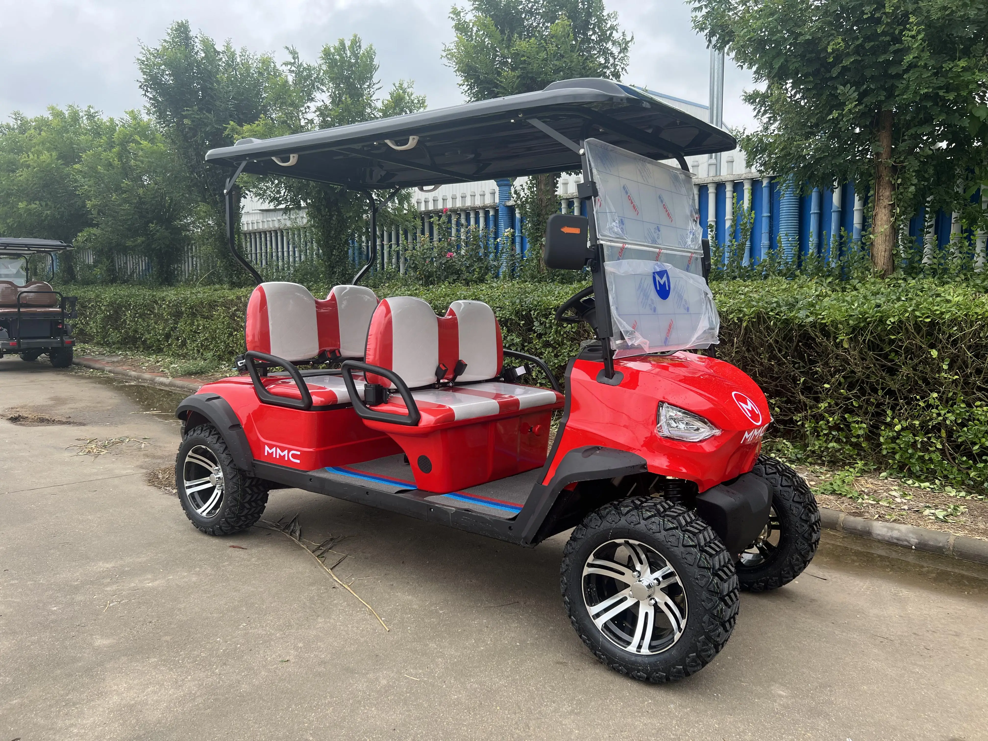 

Customized Stylish And Comfortable Classic Golf Club Cart Off-road 2+2 Seats 30% Climbing Capacity Electricity Golf Cart