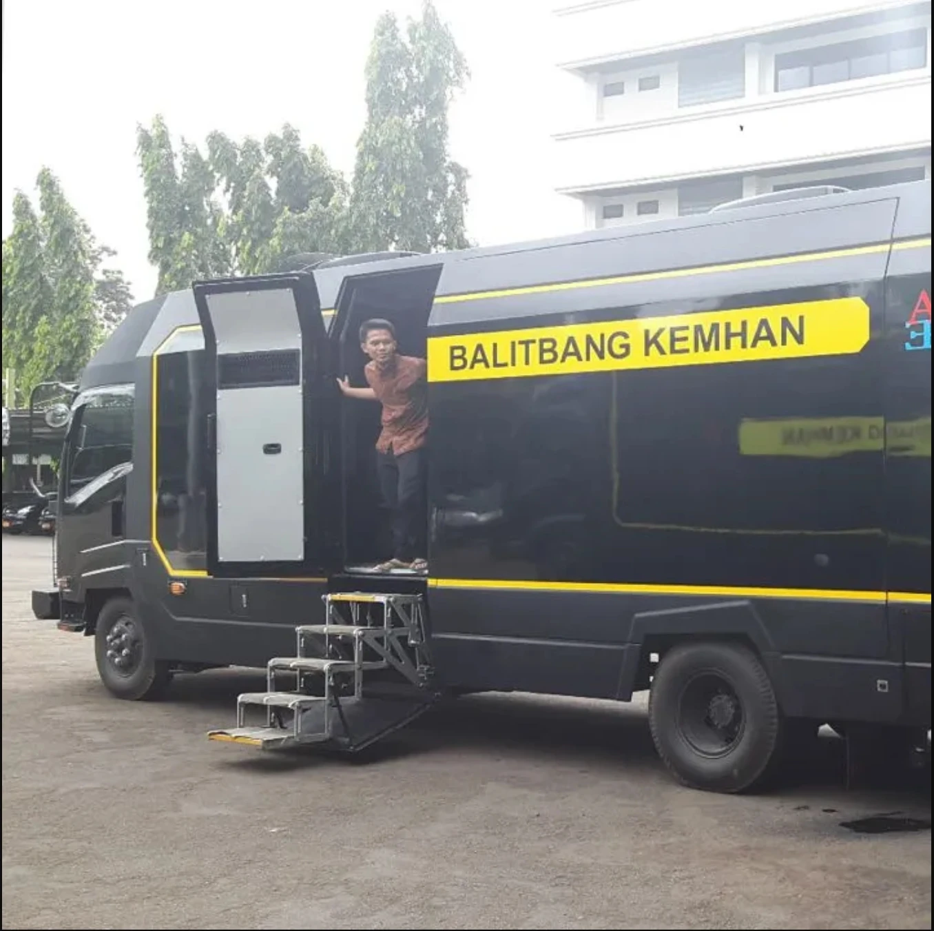 ES-F-5 Multiple Electric Folding Step 5 Steps for Van and caravan