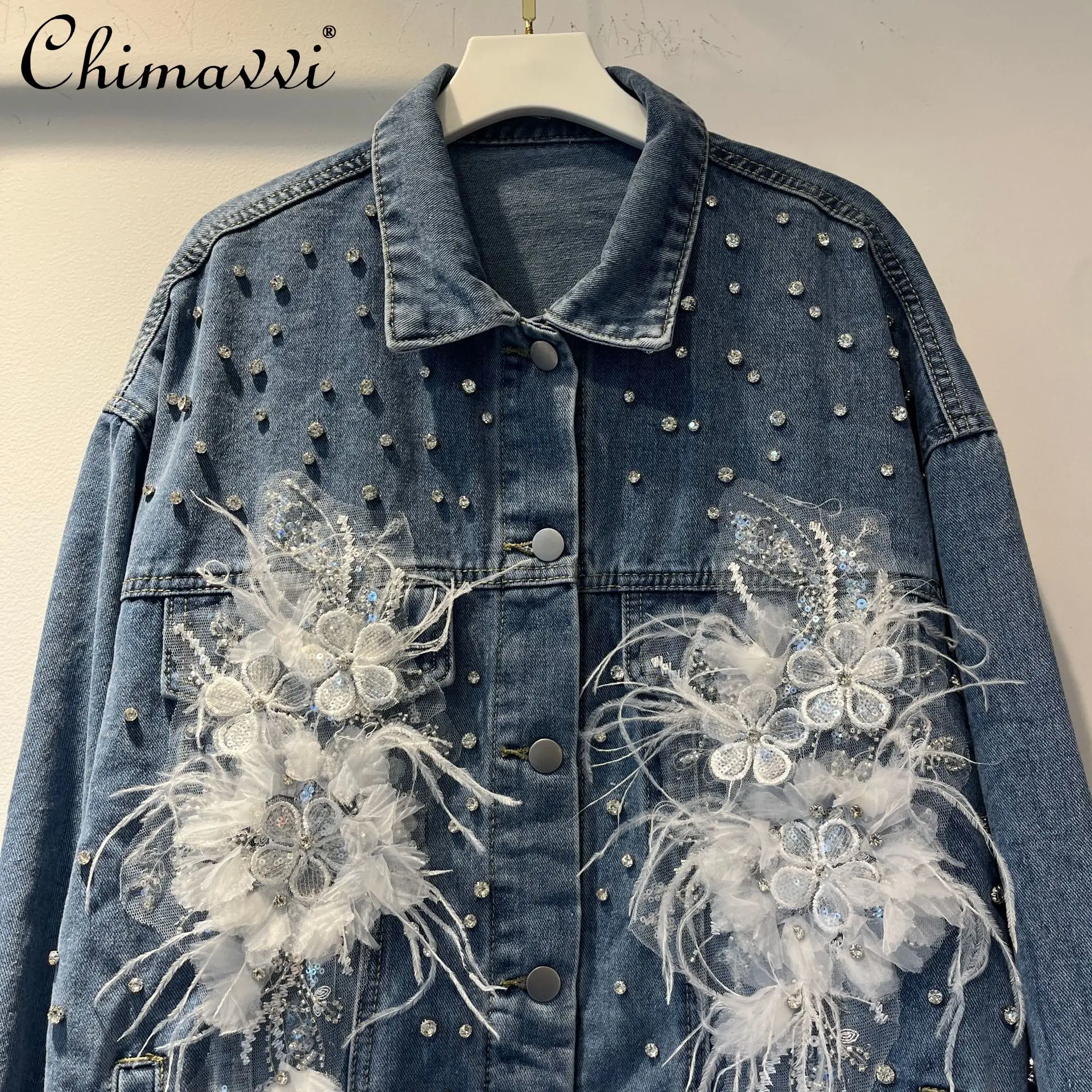 ربيع جديد الثقيلة الأزياء ريشة 3D زهرة الدنيم سترة المرأة كامل حجر الراين مطرز فضفاض كم طويل الشارع الشهير معطف أعلى