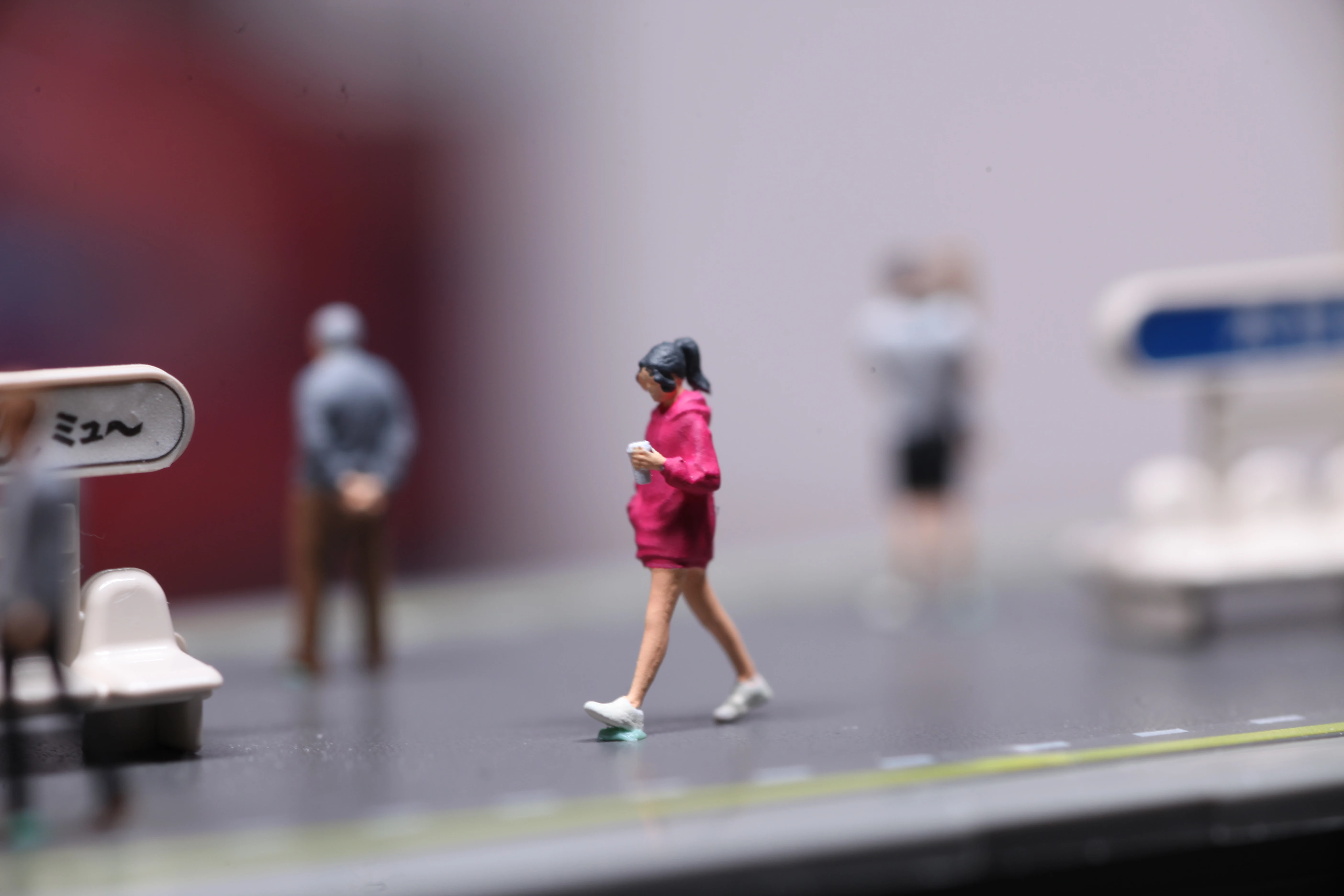 1/160 N GAUGE train model scene miniature coffee girl