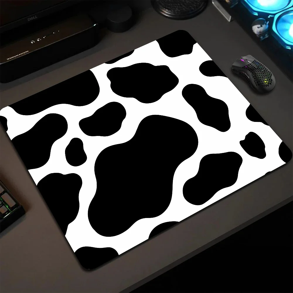 

White Black Cow Symbol Print Mousepad Small LockEdge Mouse Pad For Gamers Computer Desk Pad Rectangular Anti-slip Rubber