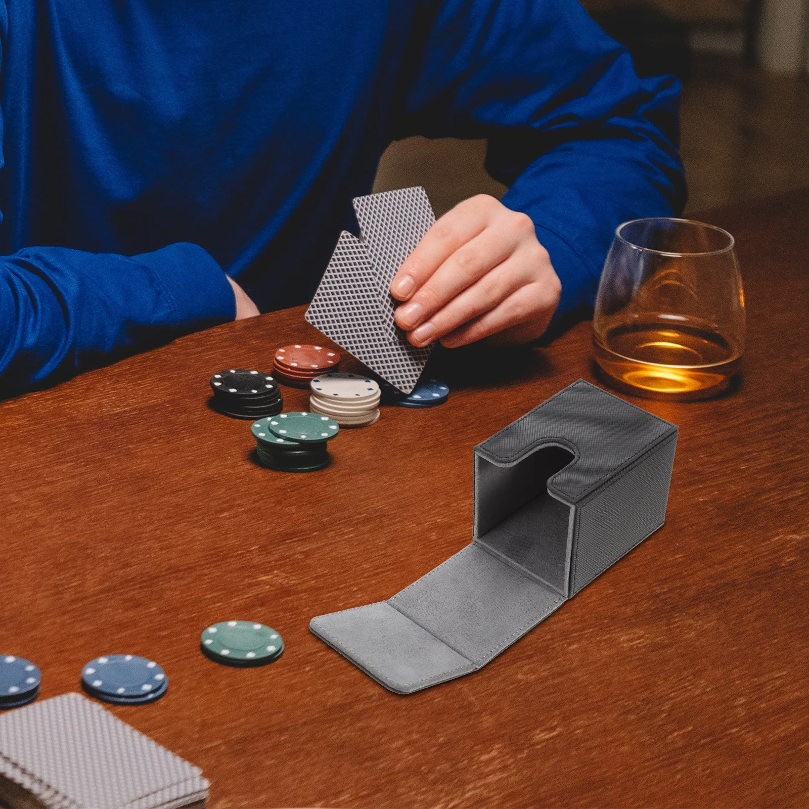 Kotak Kartu Permainan Portabel Kapasitas Besar Bahan PU Tepi Halus Desain Ringan dan Kompak untuk Kartu Permainan Meja Olahraga Perdagangan