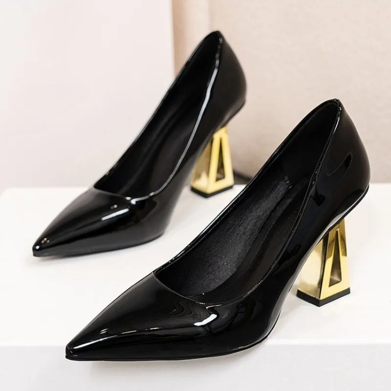 

Женские свадебные туфли на высоком каблуке с острым носком, сексуальные женские универсальные туфли из лакированной кожи с легким носком, женские туфли-лодочки
