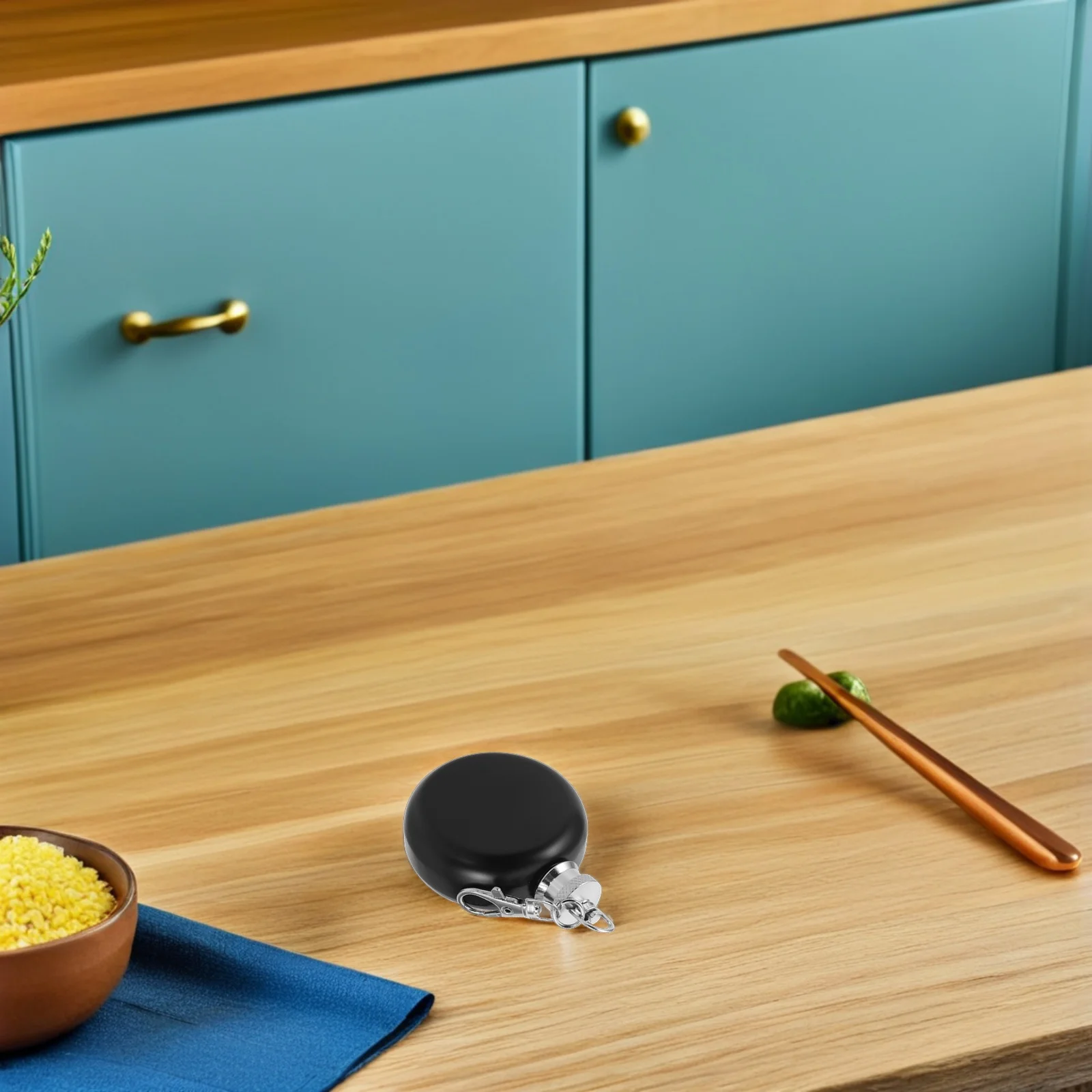 

2Oz Stainless Steel Flask Round Portable Leakproof Pocket Liquor Bottle For Men Outdoor Camping Travel Keychain Mini Drink