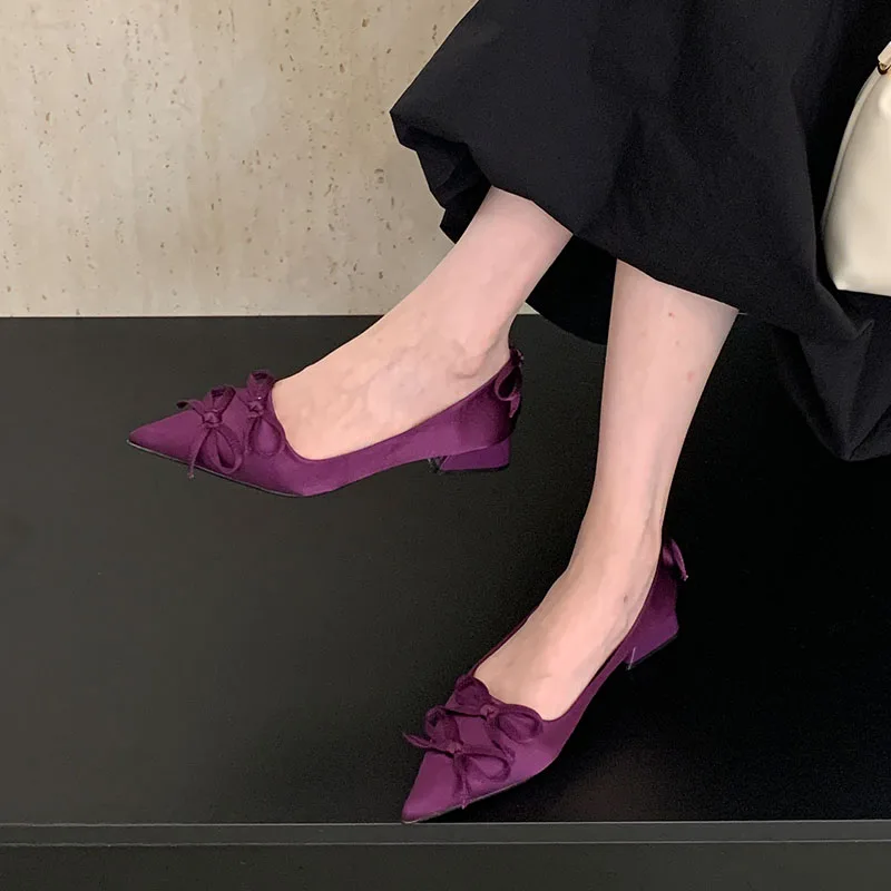 2025 nuova moda seta superficiale donna scarpe tacco basso farfalla-nodo femminile slip on calzature punta a punta signore tacchi pompe scarpe