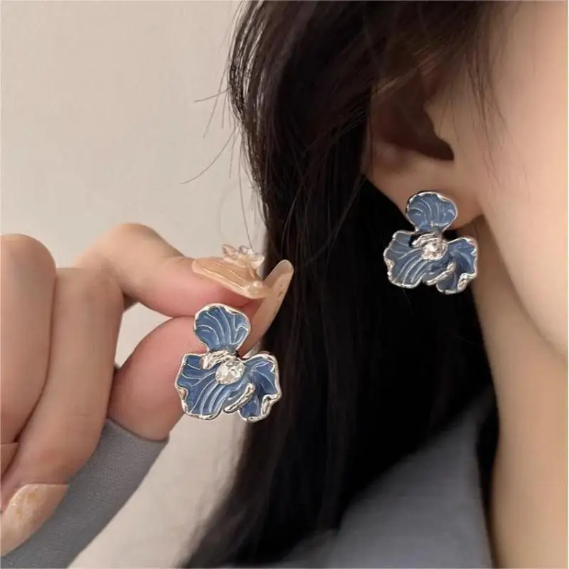 

Fashion Retro Flower Pendant Earrings For Women Charming Elegant Blue Flower Stud Earrings Trend Office Party Jewelry Gifts