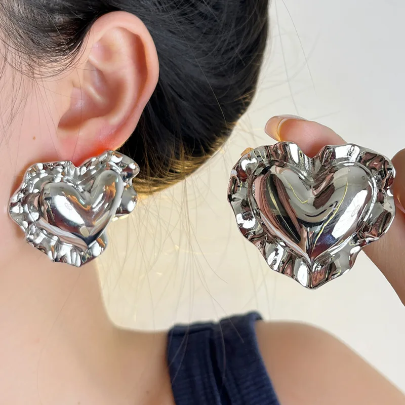 

Unique Personality Exaggerated Metal Heart Liquid Earrings