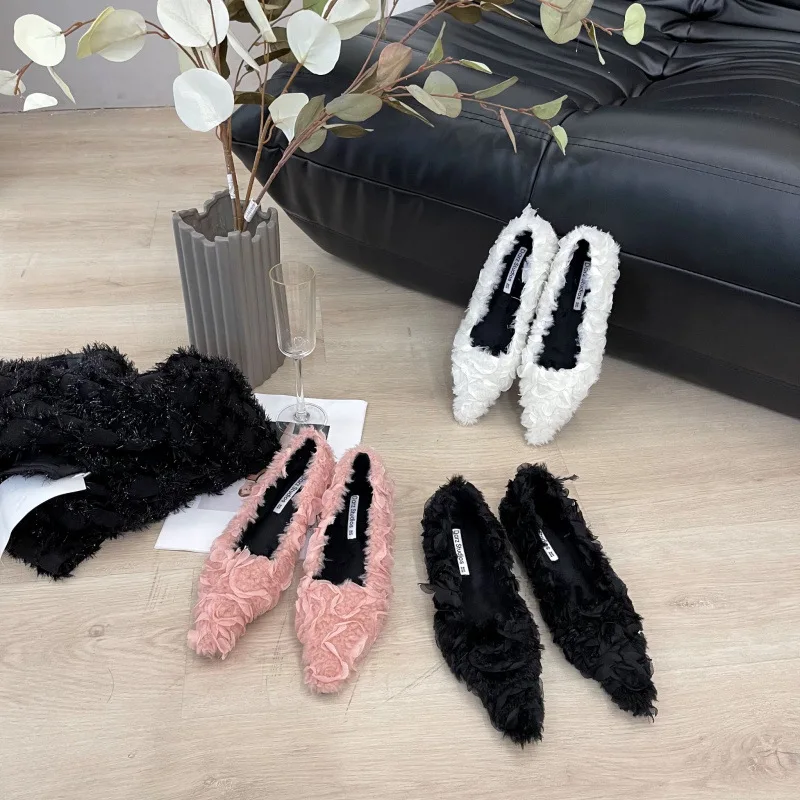 

Туфли с острым носком Mao Mao с плоской подошвой осенью и зимой 2025 – это удобно и не теряться.