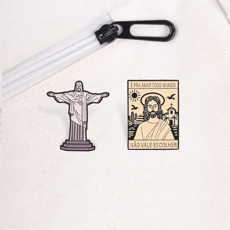 Jesus Christus, religiöses Emaille-Abzeichen mit portugiesischem Text „E Pra Amar Todo Mundo“ und Statue-Anstecknadel, Metallbrosche für Gläubige. – Detail 4