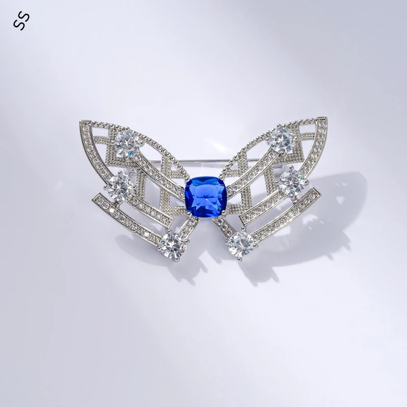 

Copper Inlaid Zircon Butterfly Brooch Exquisite Luxury Blazer Badge Pin for Men/Women Fashion Blue Gems Super Shiny Diamond