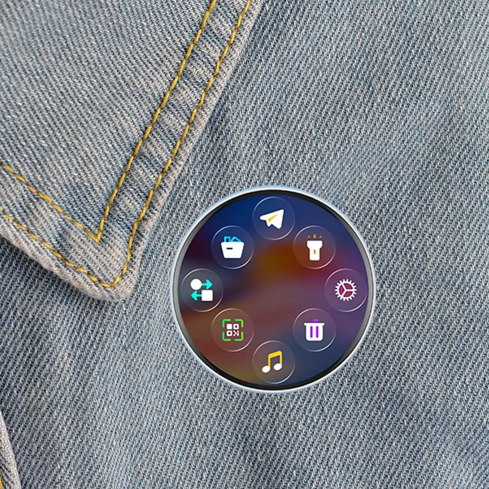 Display e-badge anime di fascia alta Touch Screen LED Smart Bluetooth Riproduzione video acustico Regalo dinamico per i fan dell'otaku Amici