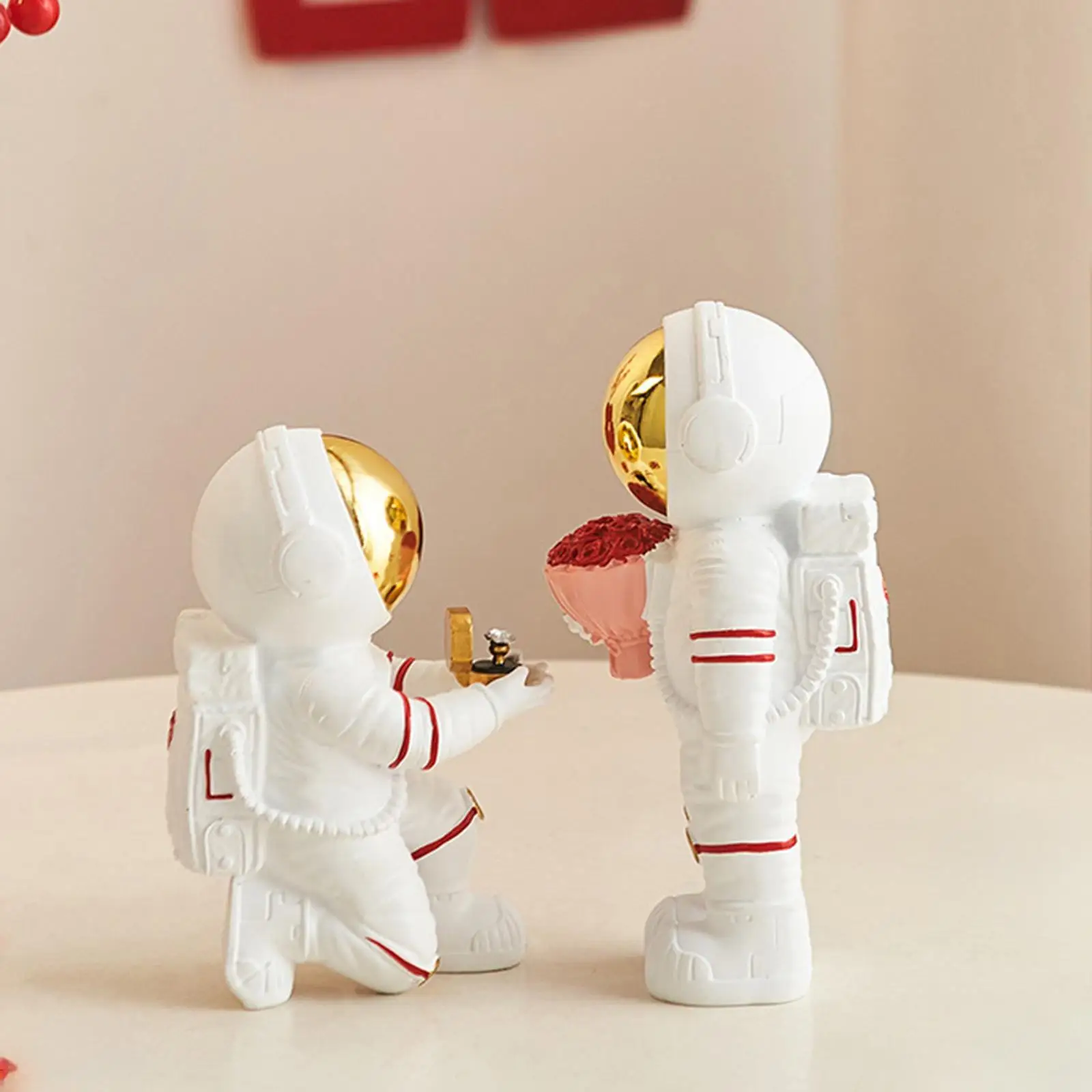 

2x Astronaut Proposal Statue Resin Sculpture for Office Hallway Bookshelf
